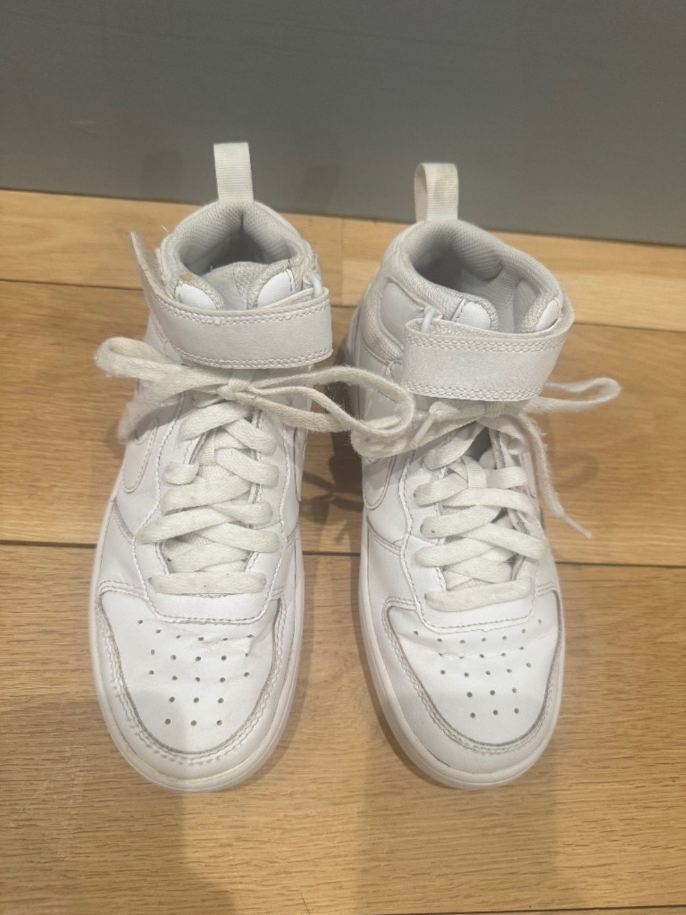 Nike Kids Court Borough Mid 2 white-Sz 4.5 Youth